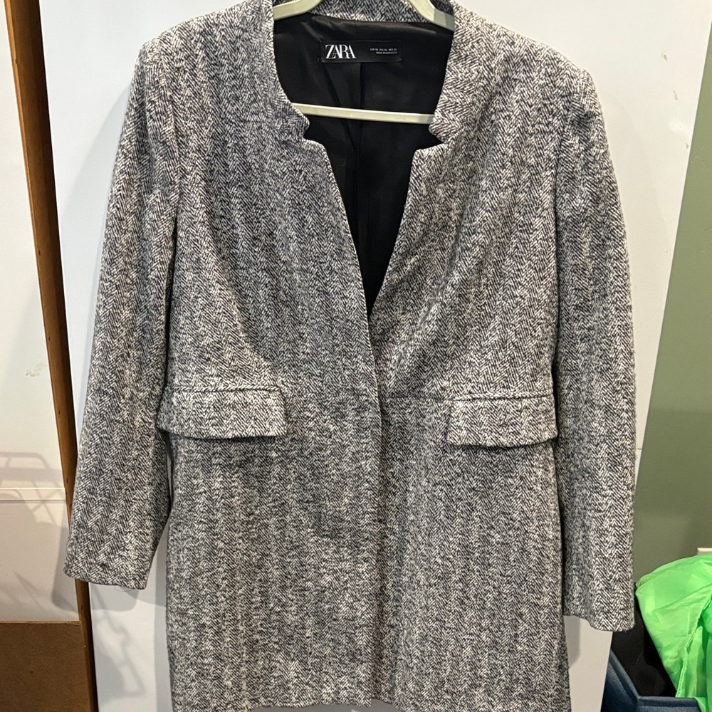 Zara Women's Black and White Textured Blazer
Women’s XL
EUC